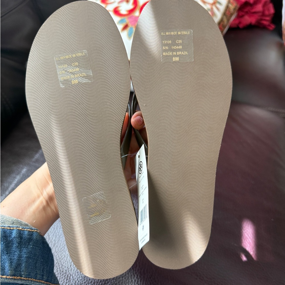 Tory Burch  platform Willa flip flop Sandal Gold Emblem NWT brown size 8 - Picture 3 of 6